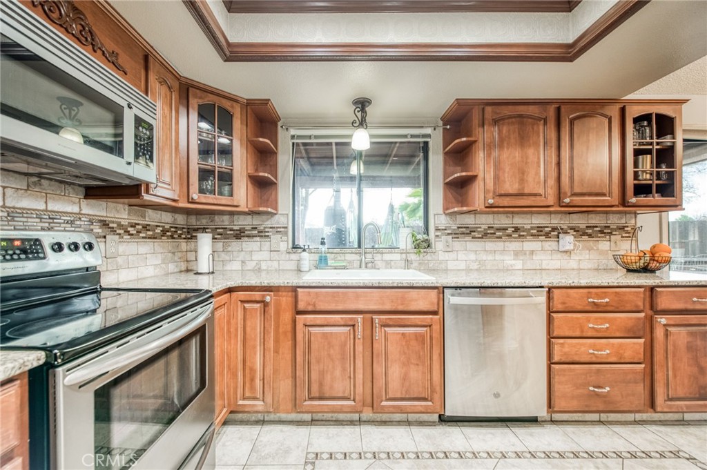 6189 N Cleo Avenue, Fresno, CA 93722