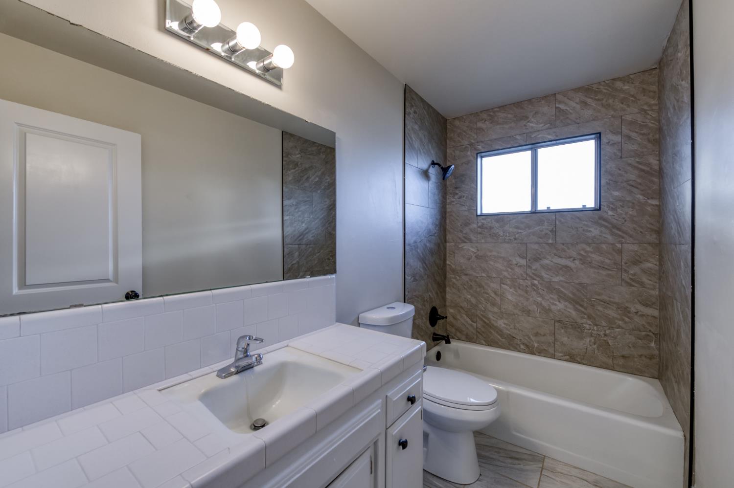 4852 E Gettysburg Ave, Fresno, CA 93726