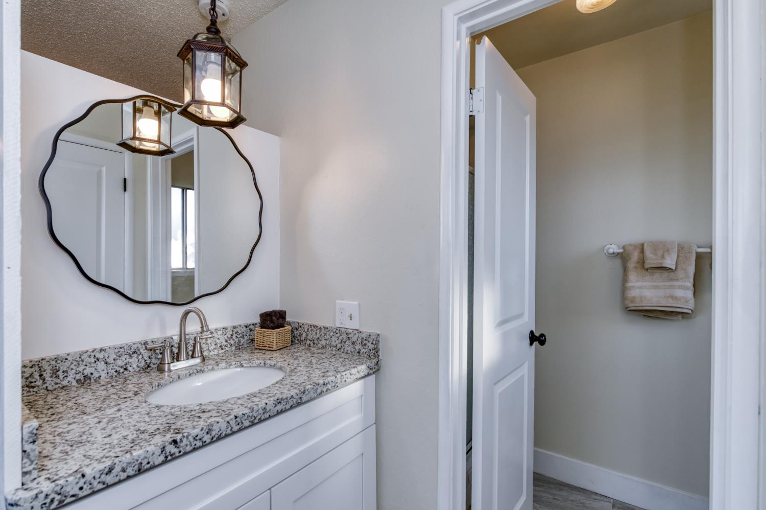 4852 E Gettysburg Ave, Fresno, CA 93726