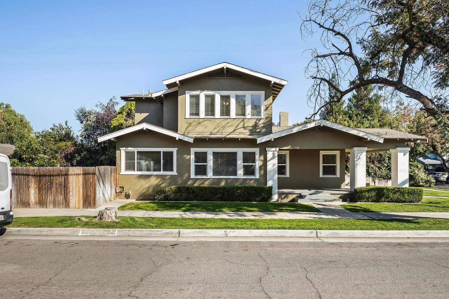 1105 E Bremer Ave, Fresno, CA 93728