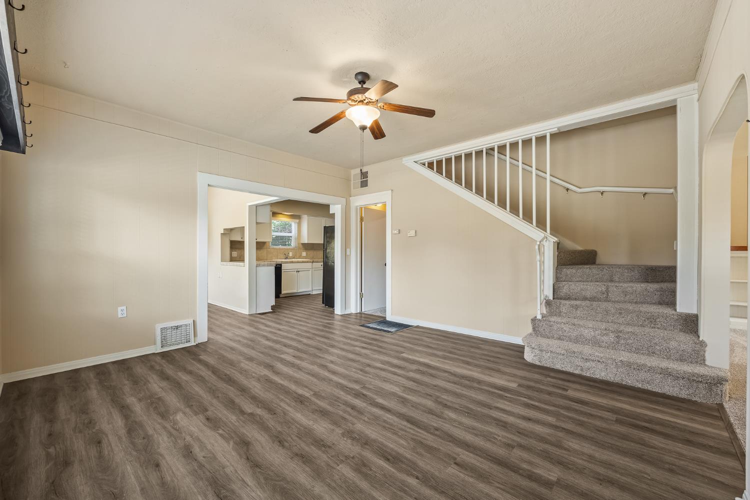 1105 E Bremer Ave, Fresno, CA 93728