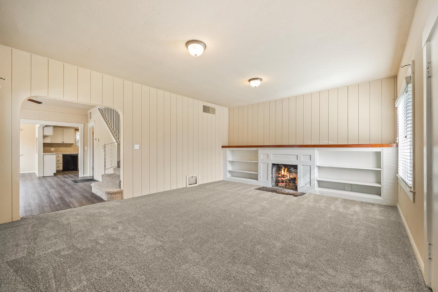 1105 E Bremer Ave, Fresno, CA 93728