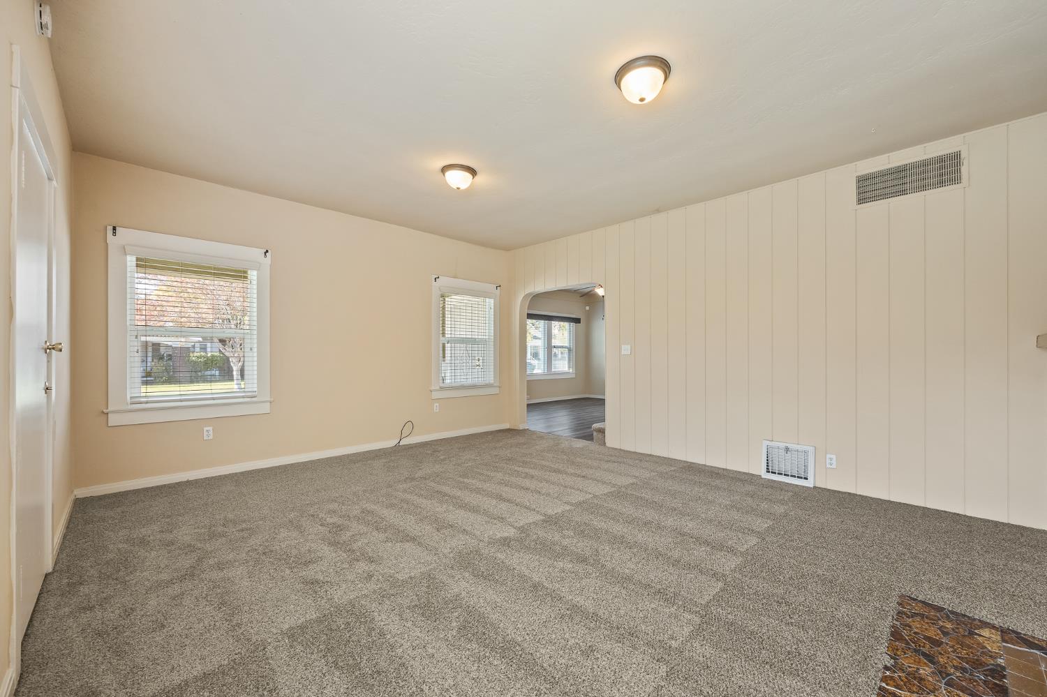 1105 E Bremer Ave, Fresno, CA 93728