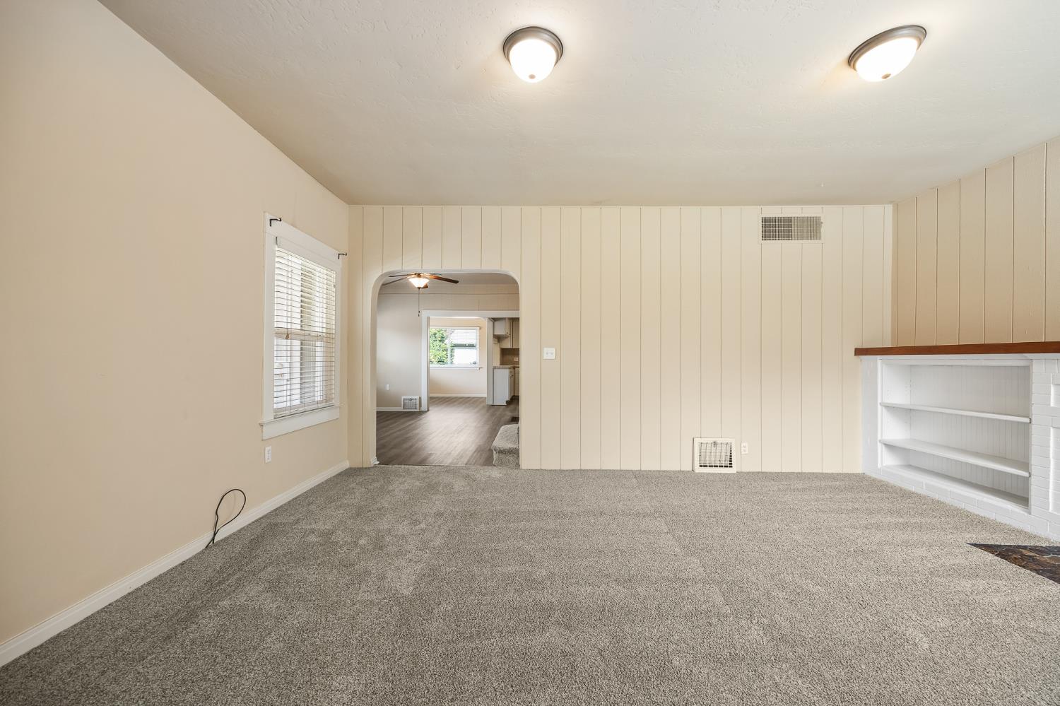 1105 E Bremer Ave, Fresno, CA 93728