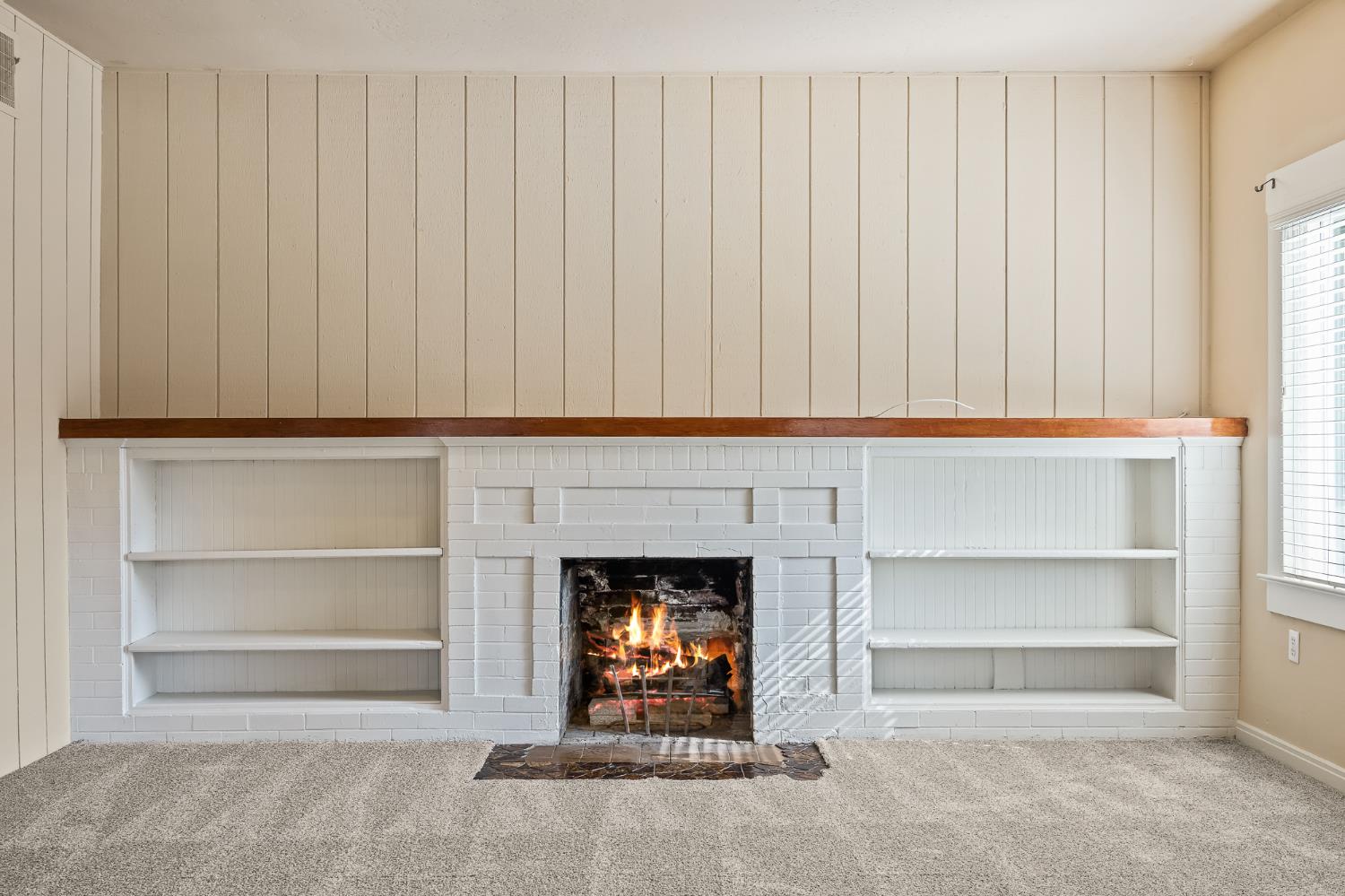 1105 E Bremer Ave, Fresno, CA 93728