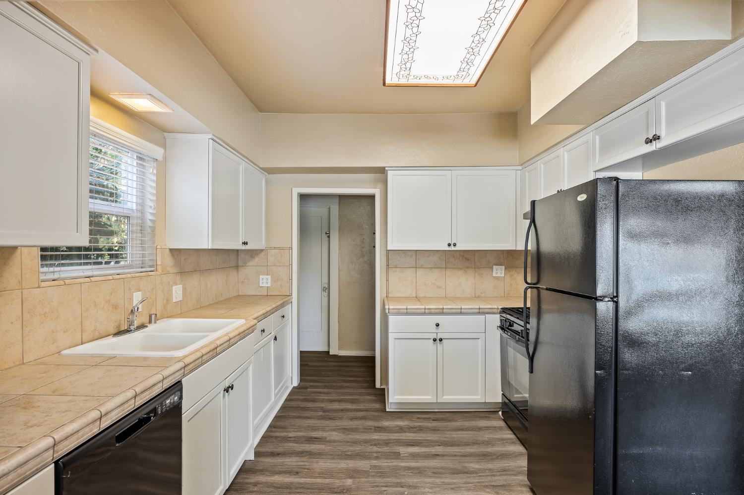 1105 E Bremer Ave, Fresno, CA 93728