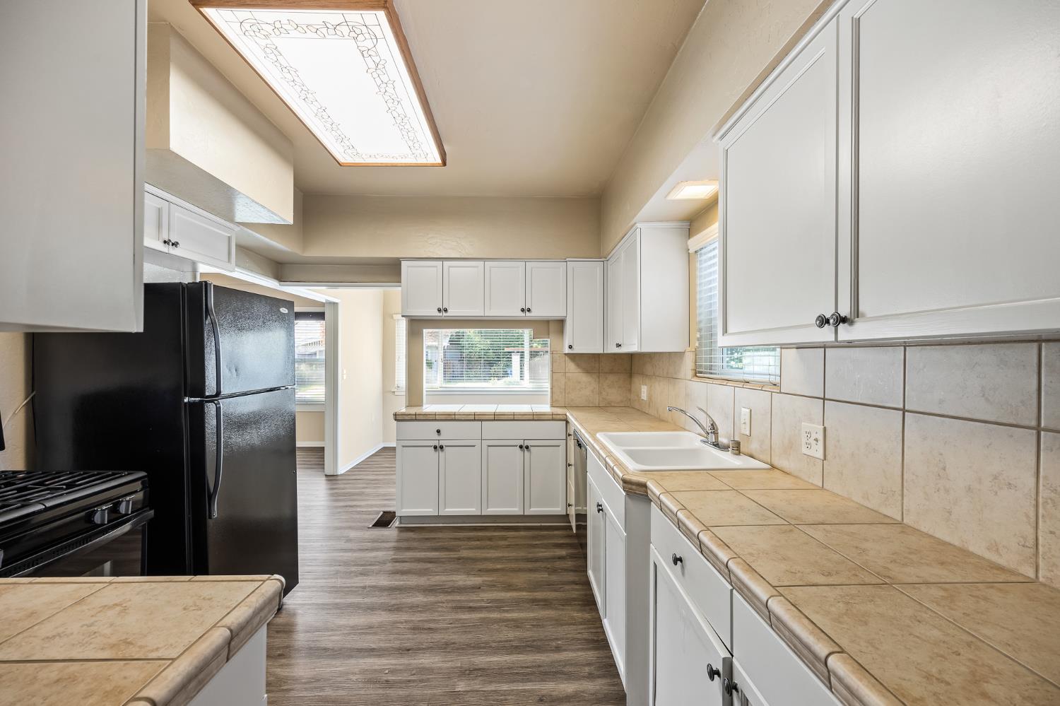 1105 E Bremer Ave, Fresno, CA 93728