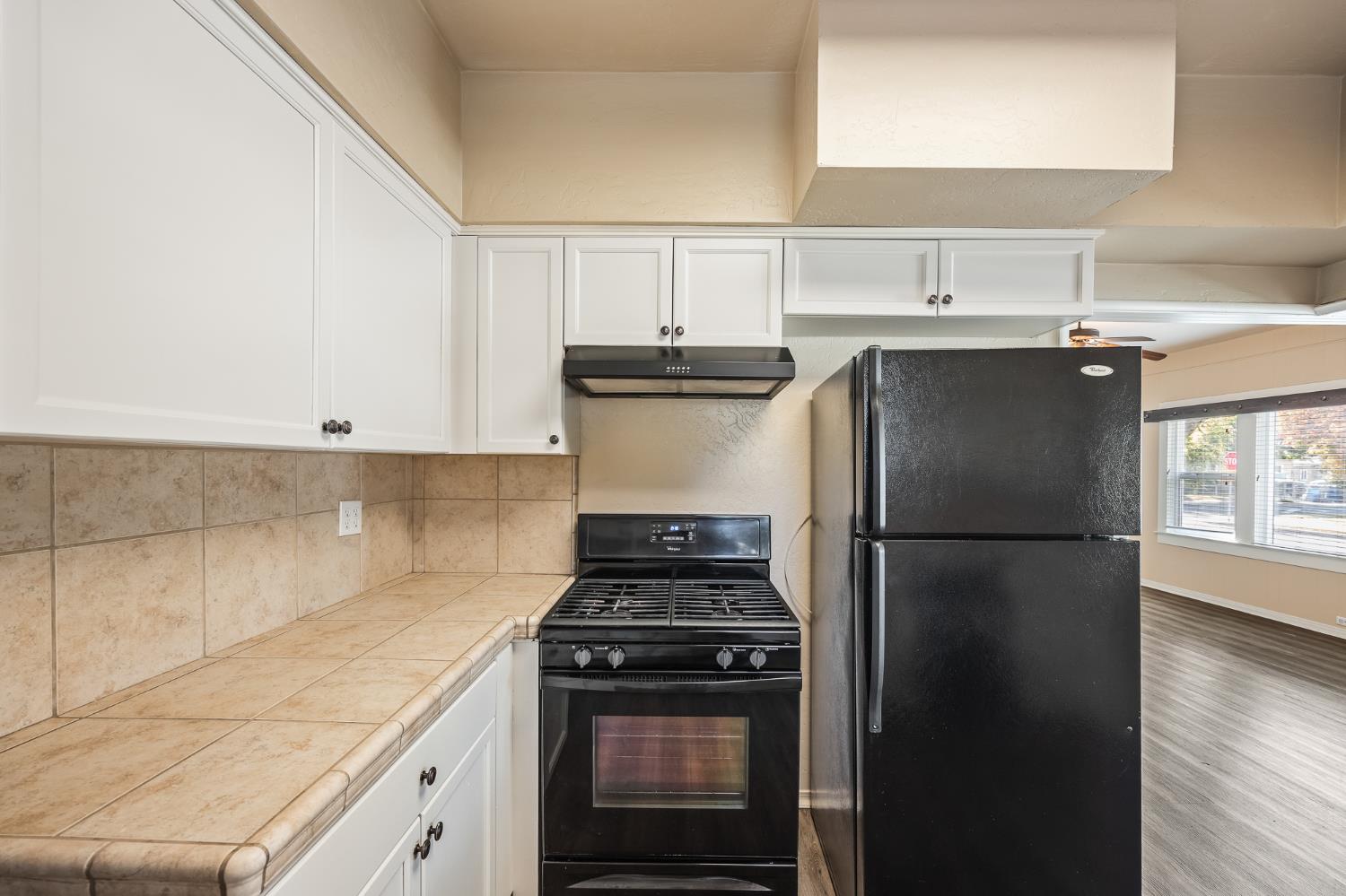 1105 E Bremer Ave, Fresno, CA 93728