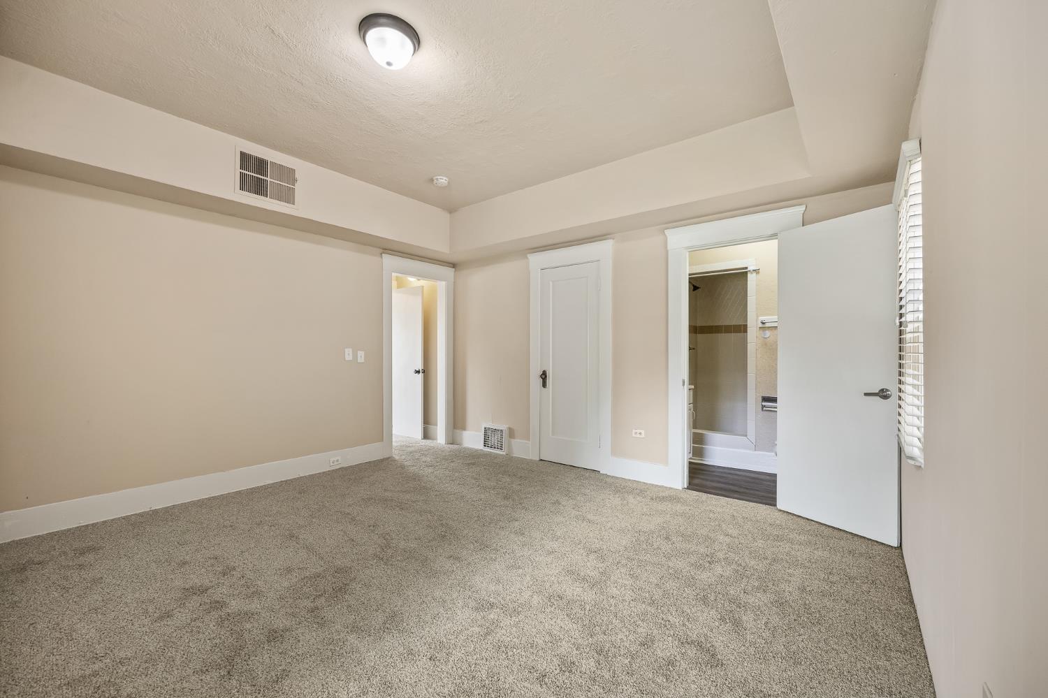 1105 E Bremer Ave, Fresno, CA 93728