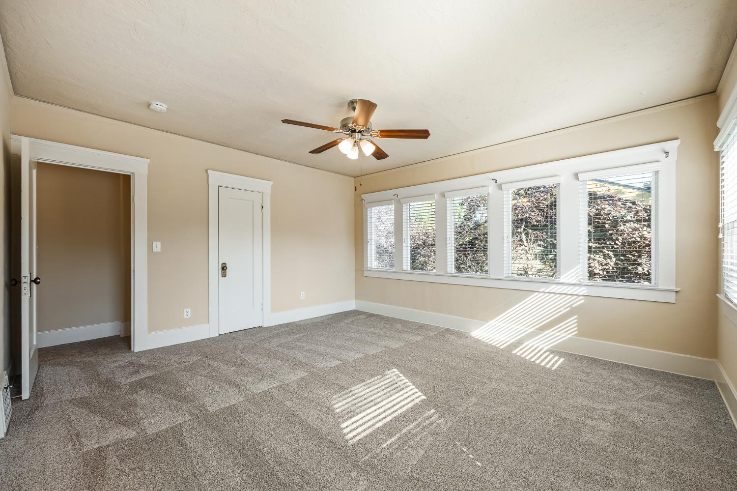 1105 E Bremer Ave, Fresno, CA 93728