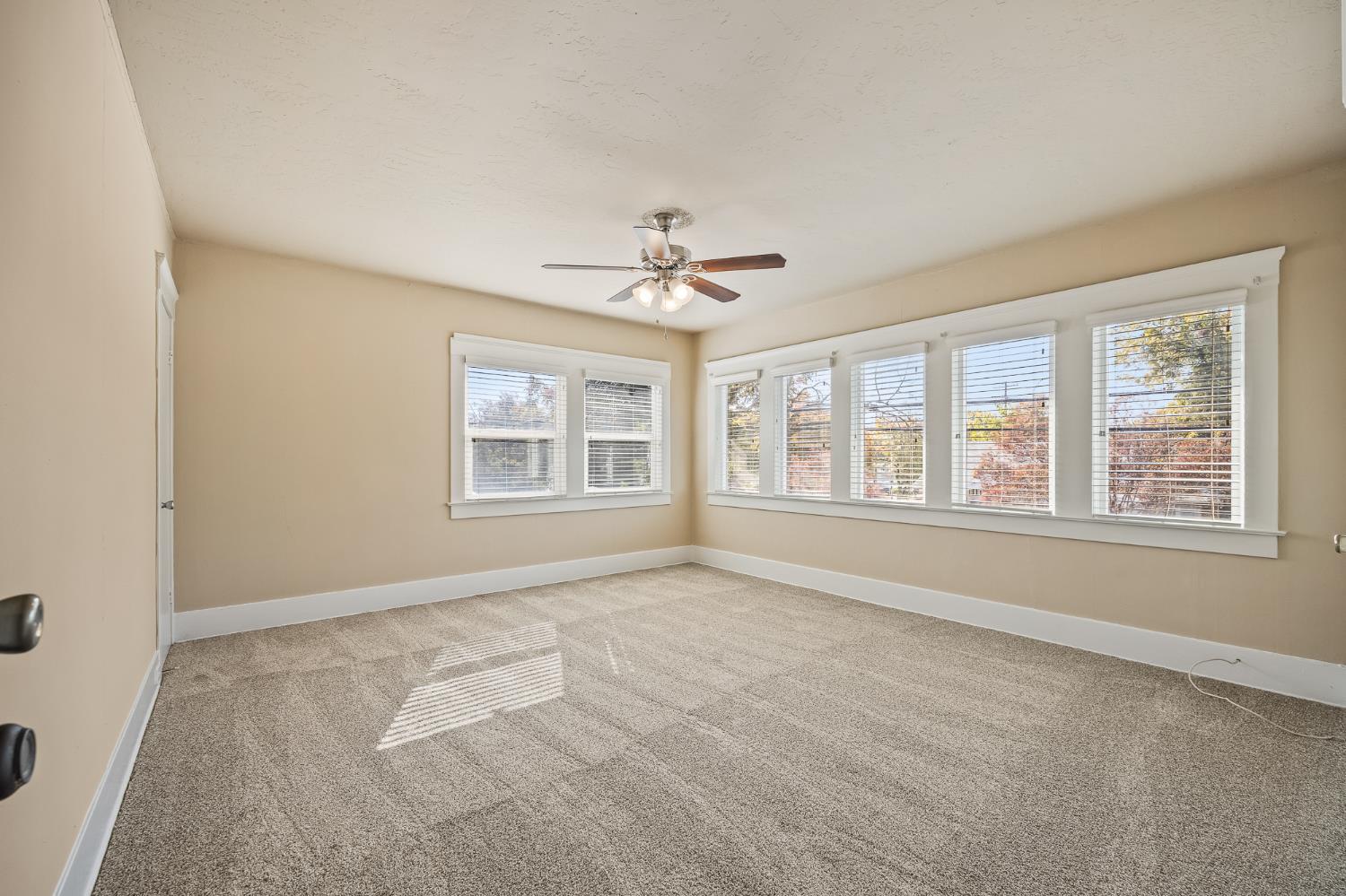 1105 E Bremer Ave, Fresno, CA 93728