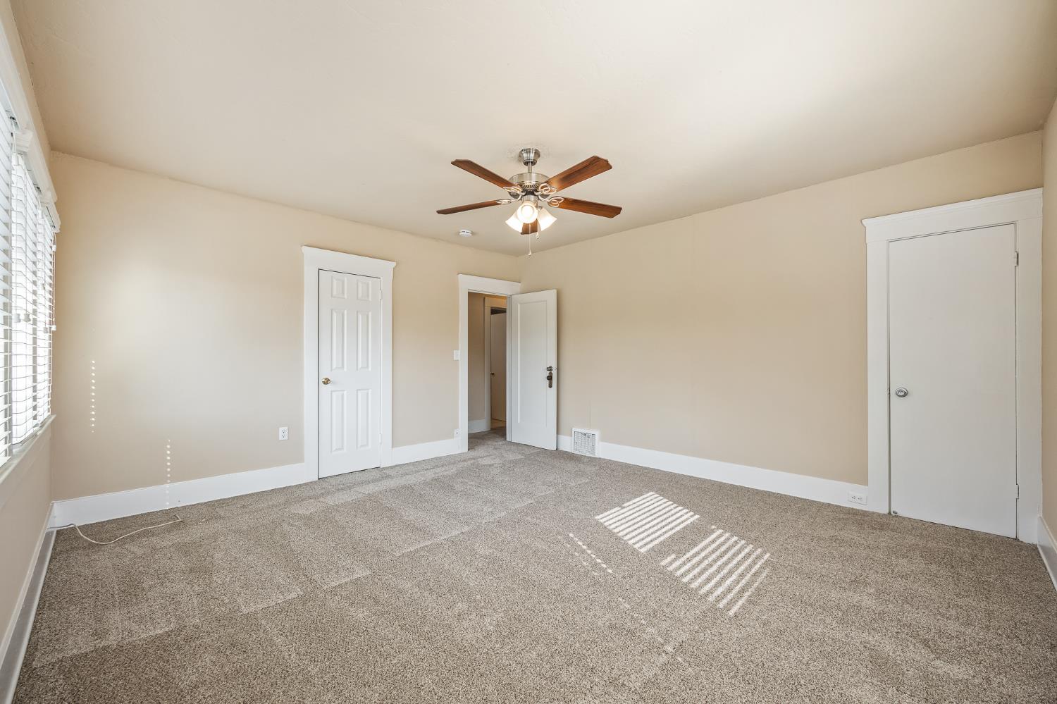 1105 E Bremer Ave, Fresno, CA 93728