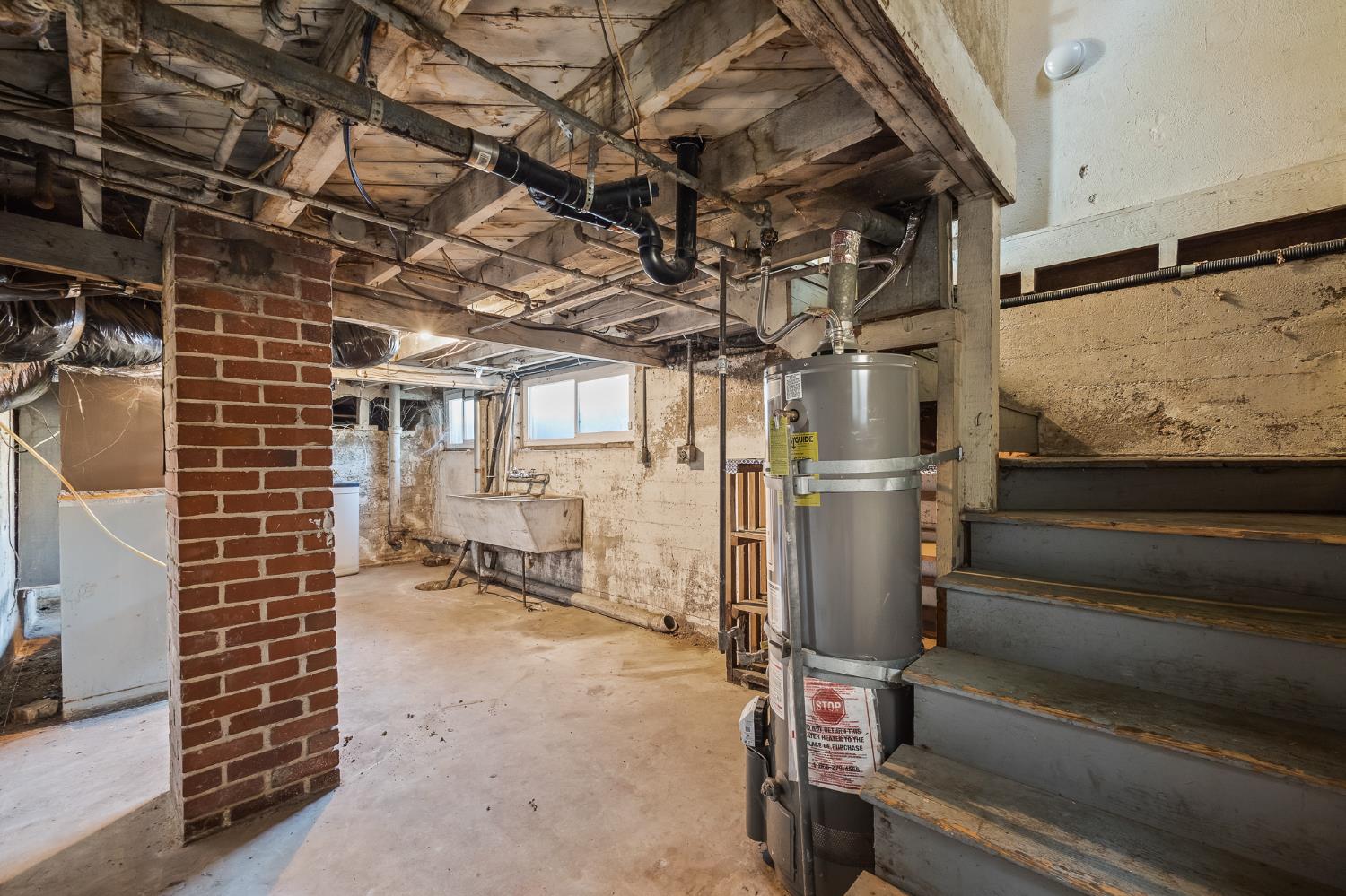 1105 E Bremer Ave, Fresno, CA 93728