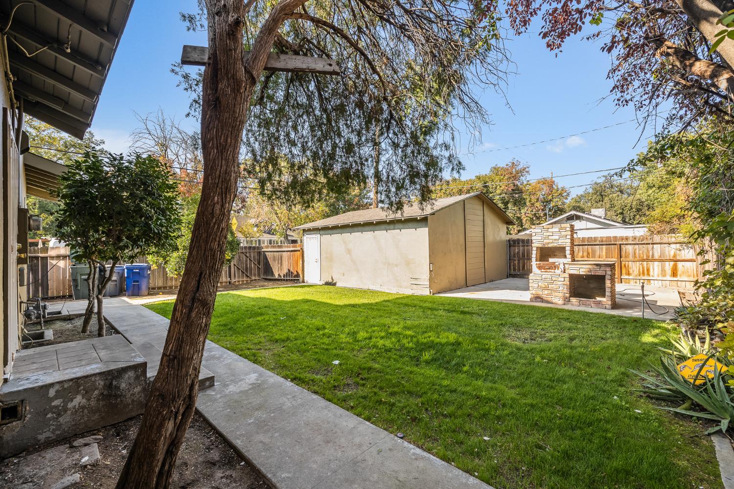 1105 E Bremer Ave, Fresno, CA 93728