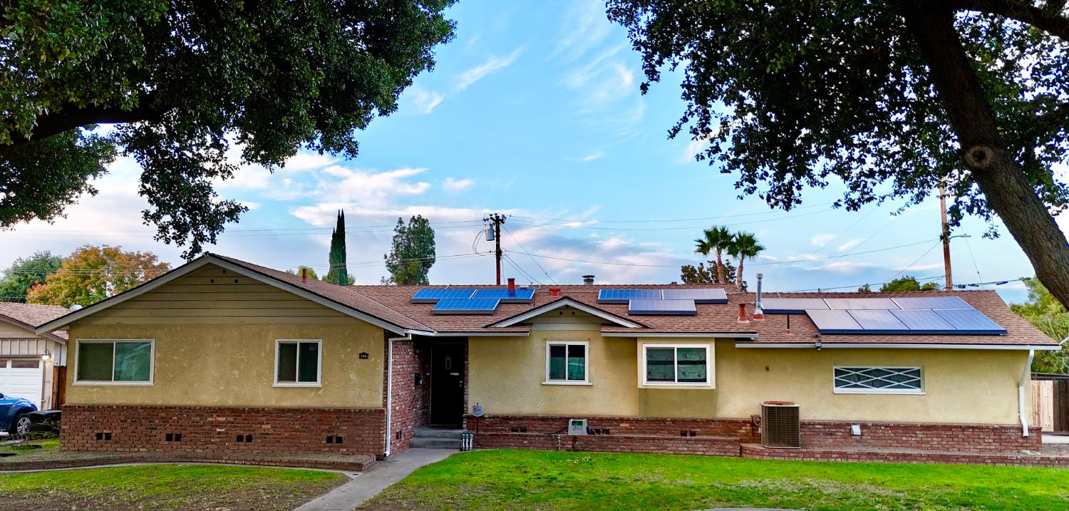 906 W. Ashcroft, Fresno, CA 93705