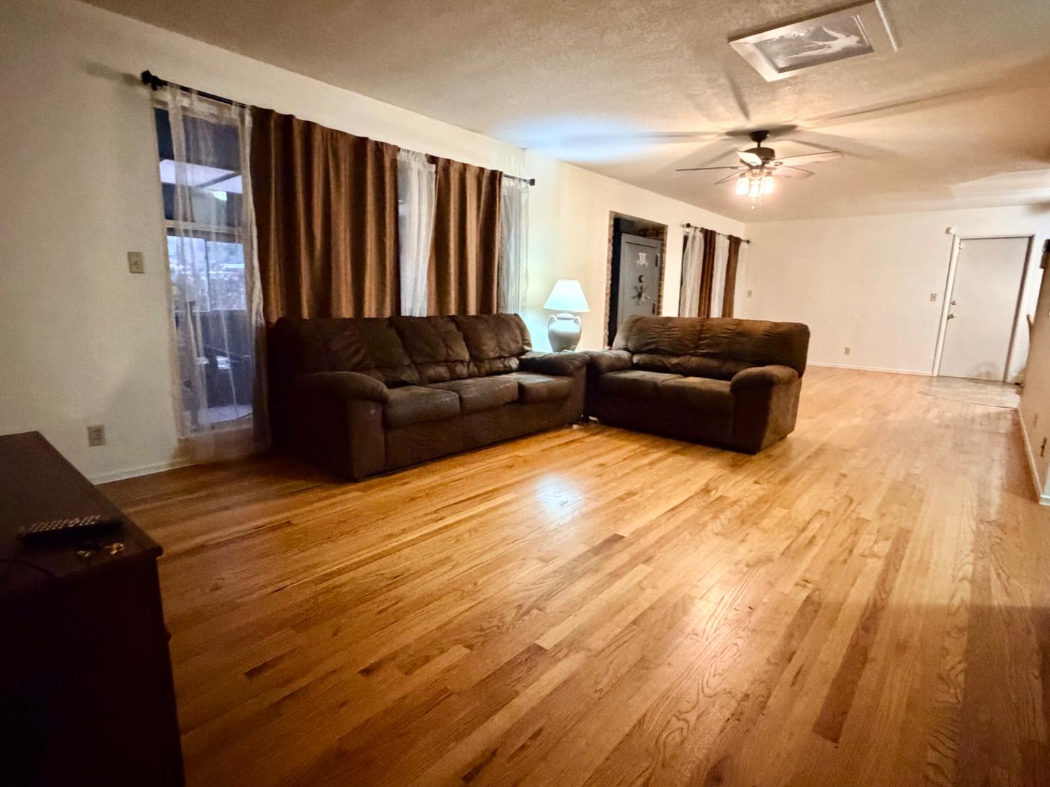 906 W. Ashcroft, Fresno, CA 93705