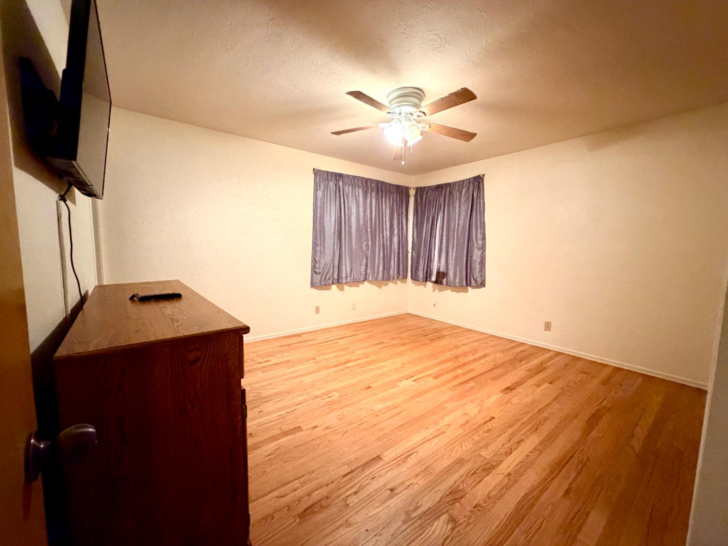 906 W. Ashcroft, Fresno, CA 93705