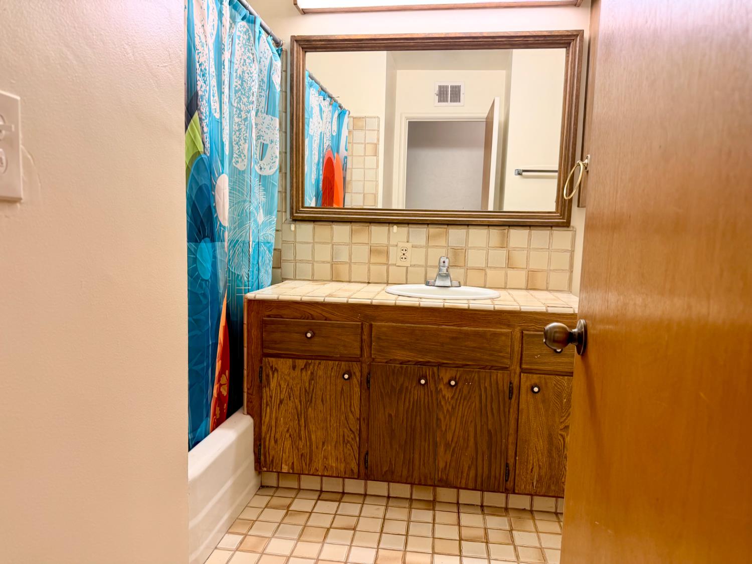 906 W. Ashcroft, Fresno, CA 93705