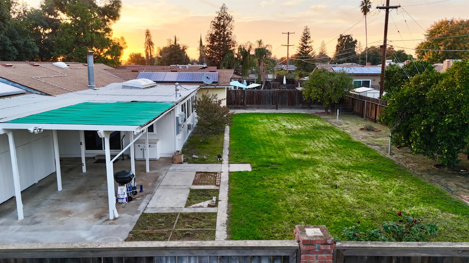 906 W. Ashcroft, Fresno, CA 93705