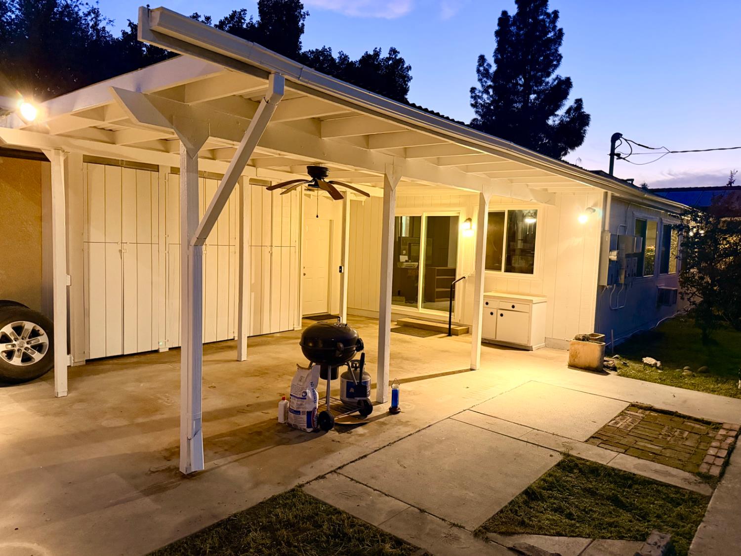 906 W. Ashcroft, Fresno, CA 93705