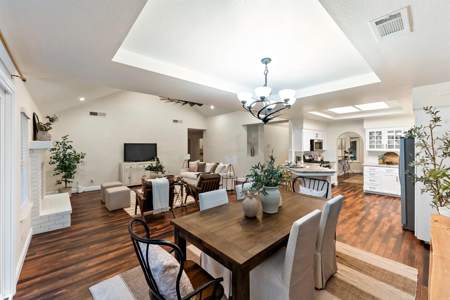 1834 E Niles Ave, Fresno, CA 93720