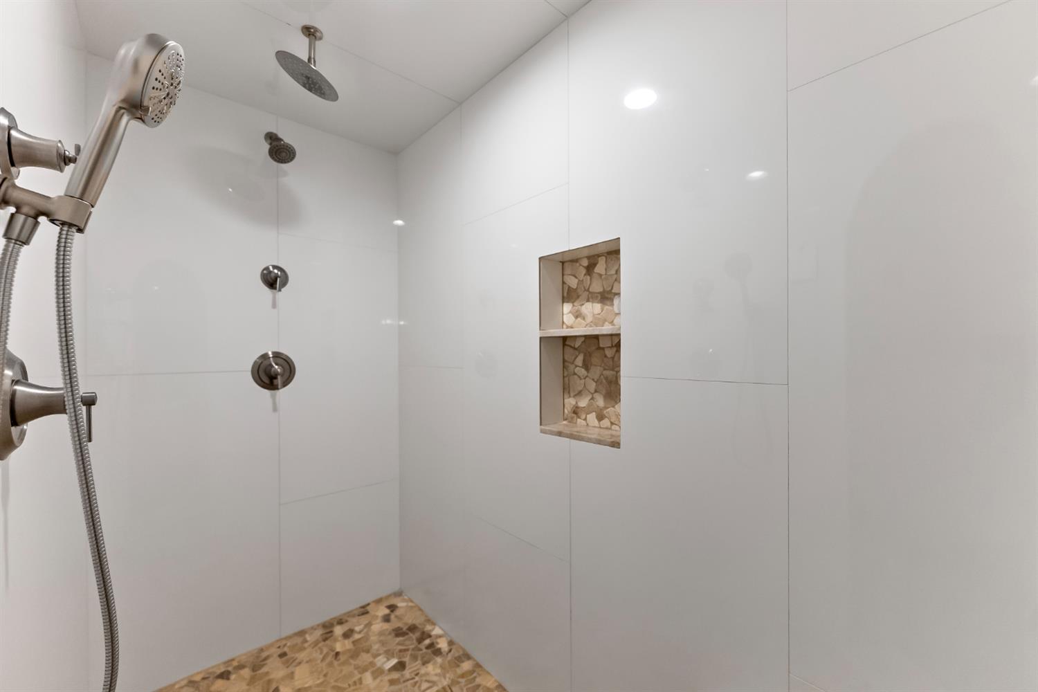 1834 E Niles Ave, Fresno, CA 93720