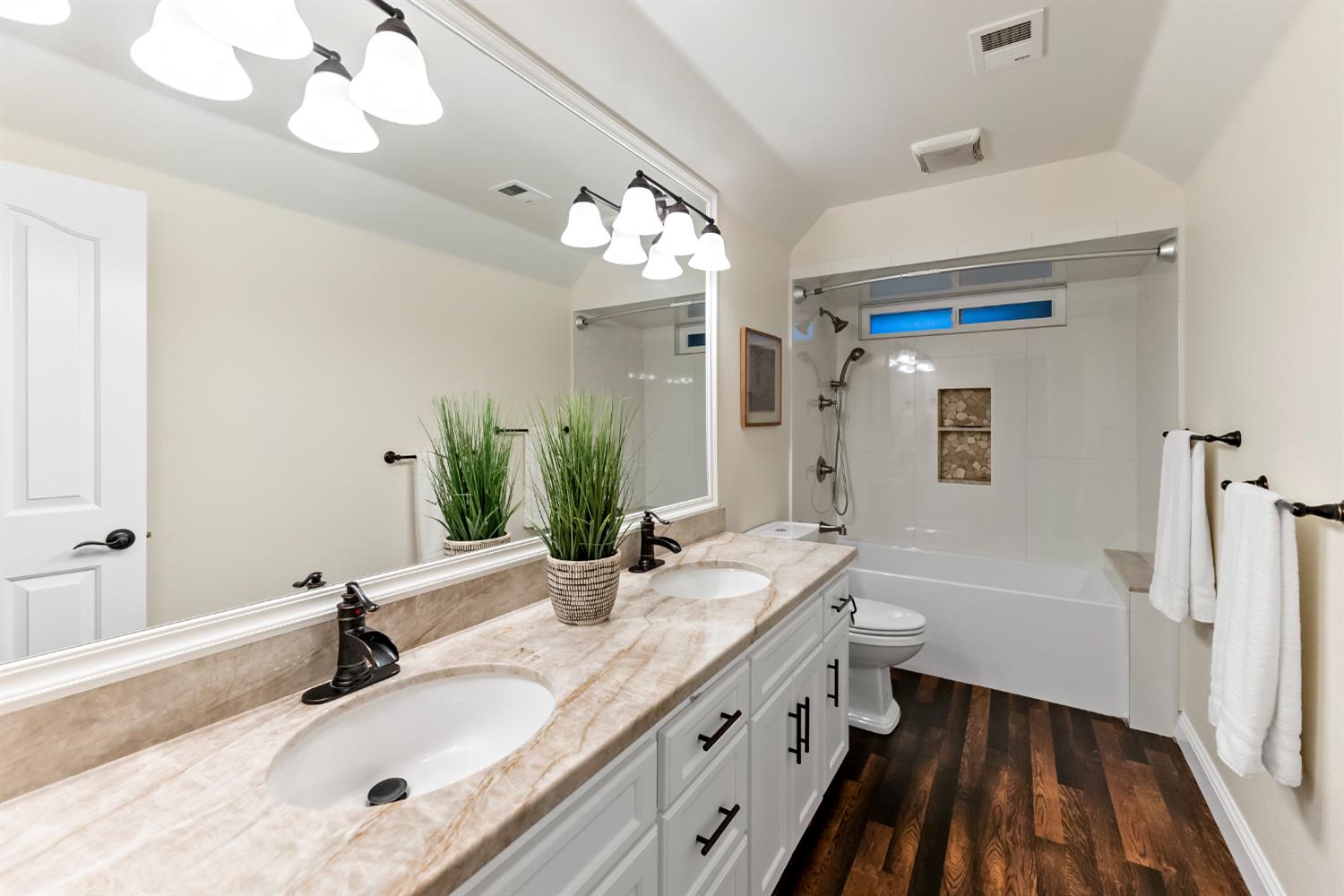 1834 E Niles Ave, Fresno, CA 93720