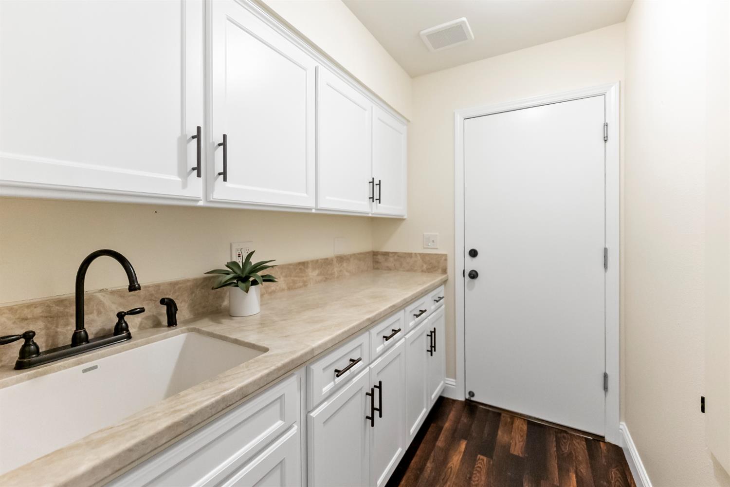 1834 E Niles Ave, Fresno, CA 93720