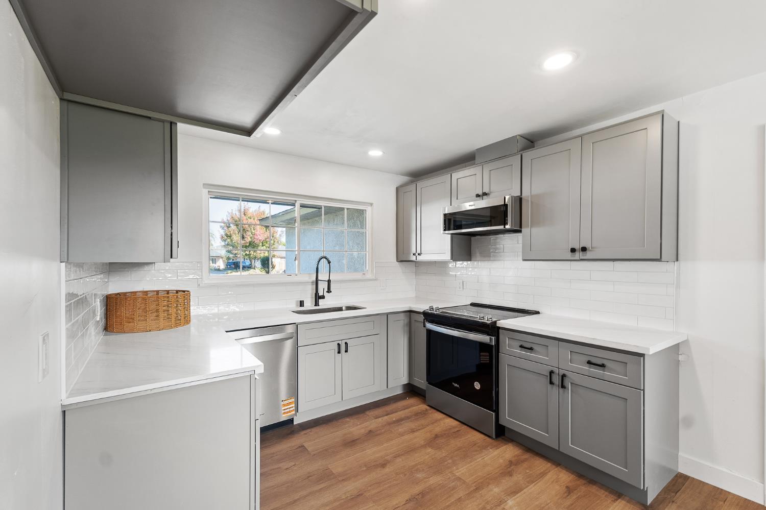 5443 N Prospect Ave, Fresno, CA 93711