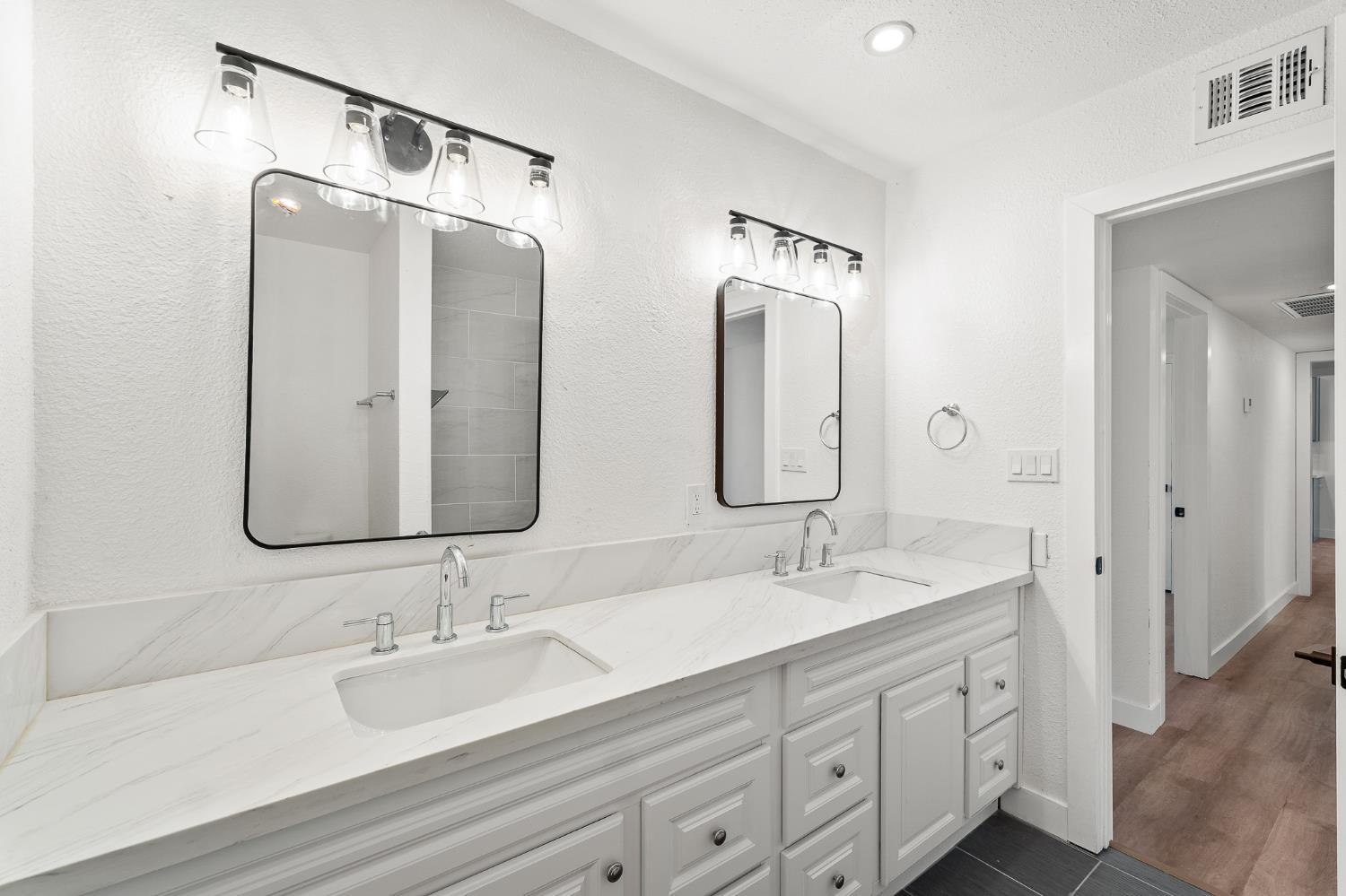 5443 N Prospect Ave, Fresno, CA 93711