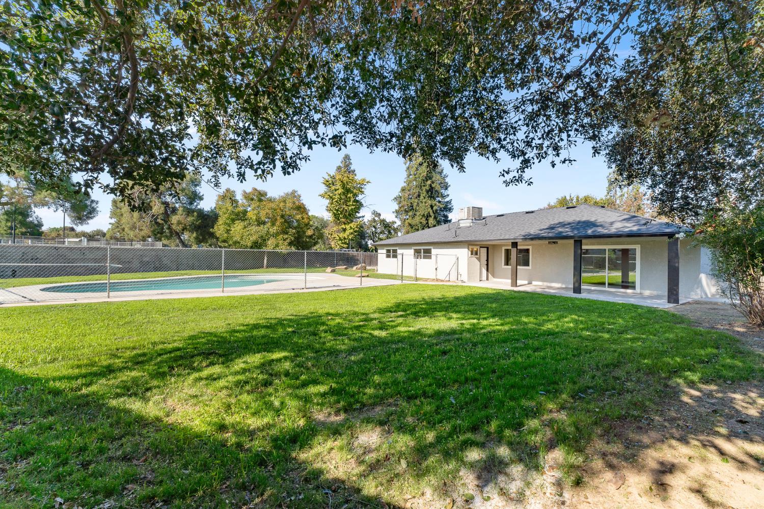 5443 N Prospect Ave, Fresno, CA 93711