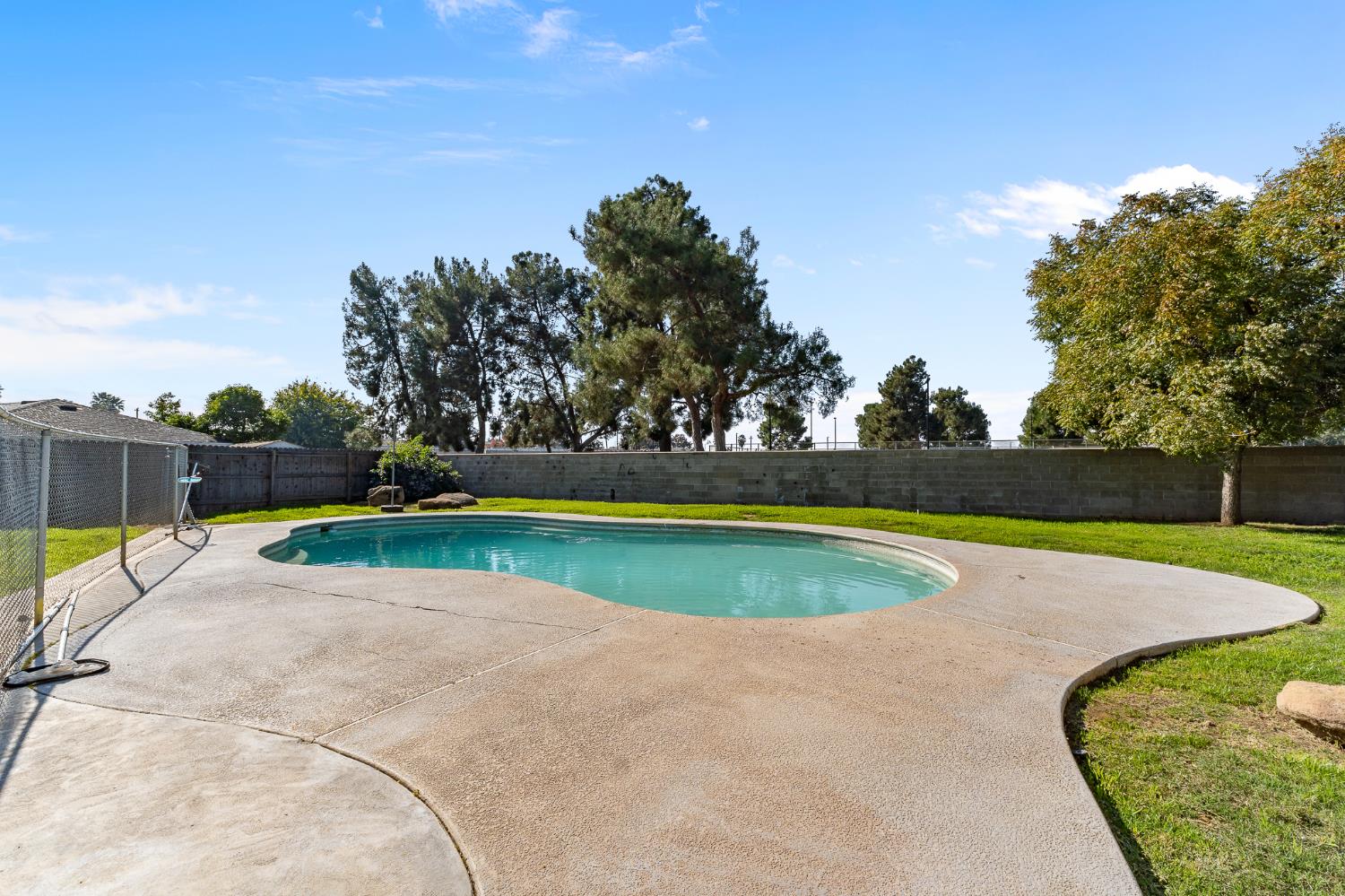 5443 N Prospect Ave, Fresno, CA 93711