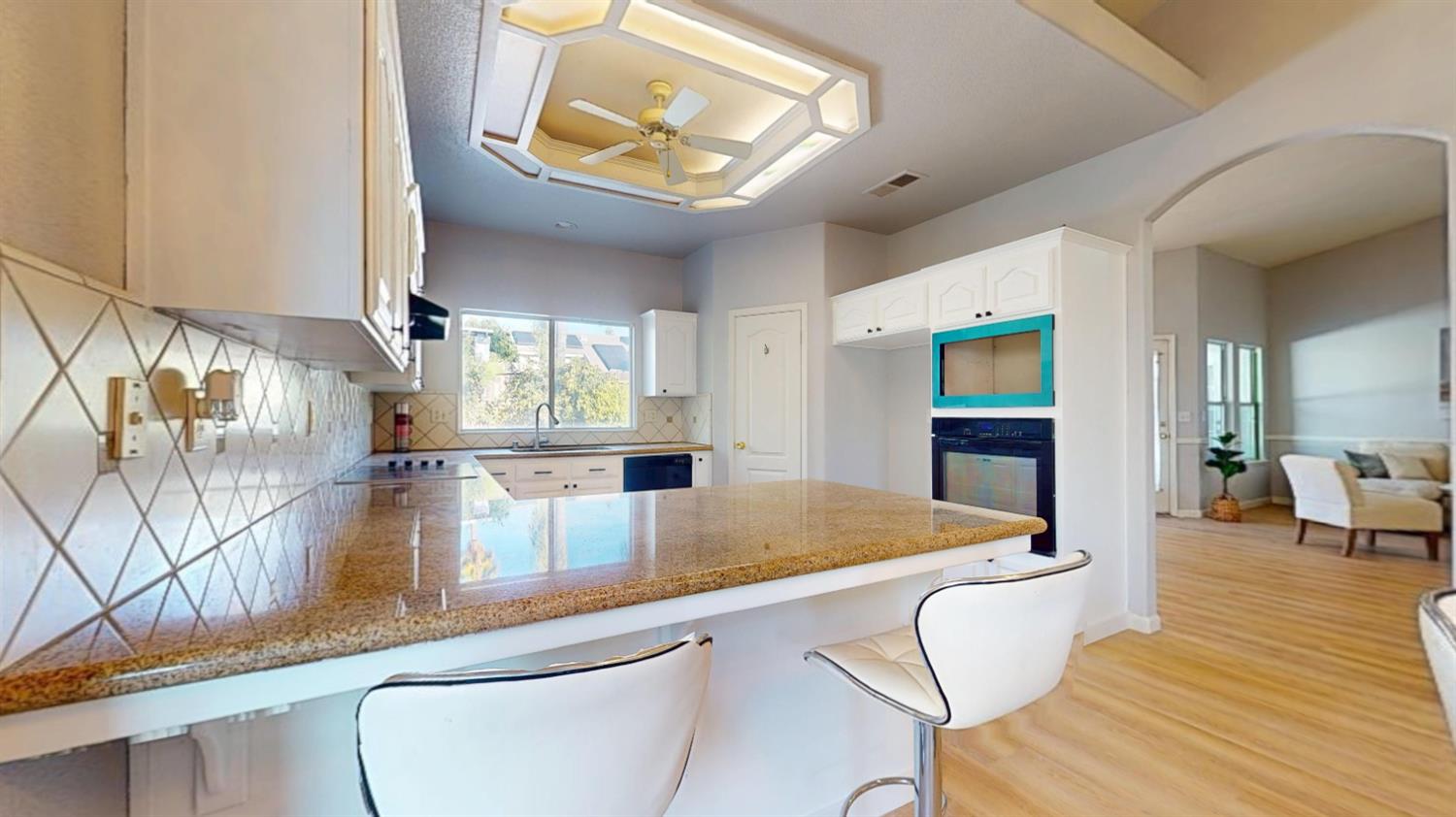 2944 E Christopher Dr, Fresno, CA 93720