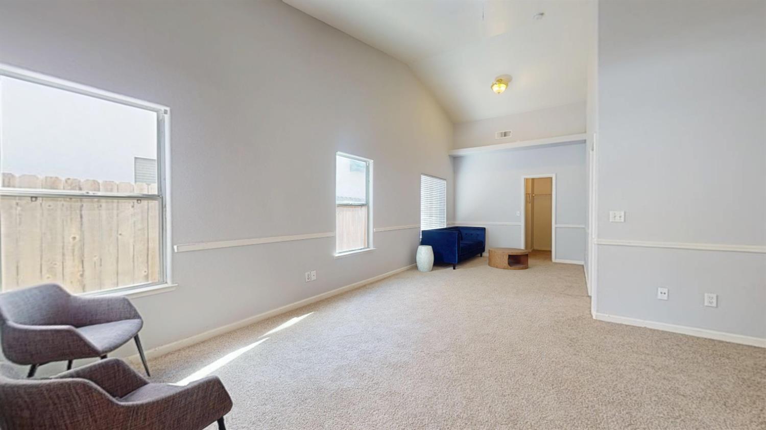 2944 E Christopher Dr, Fresno, CA 93720