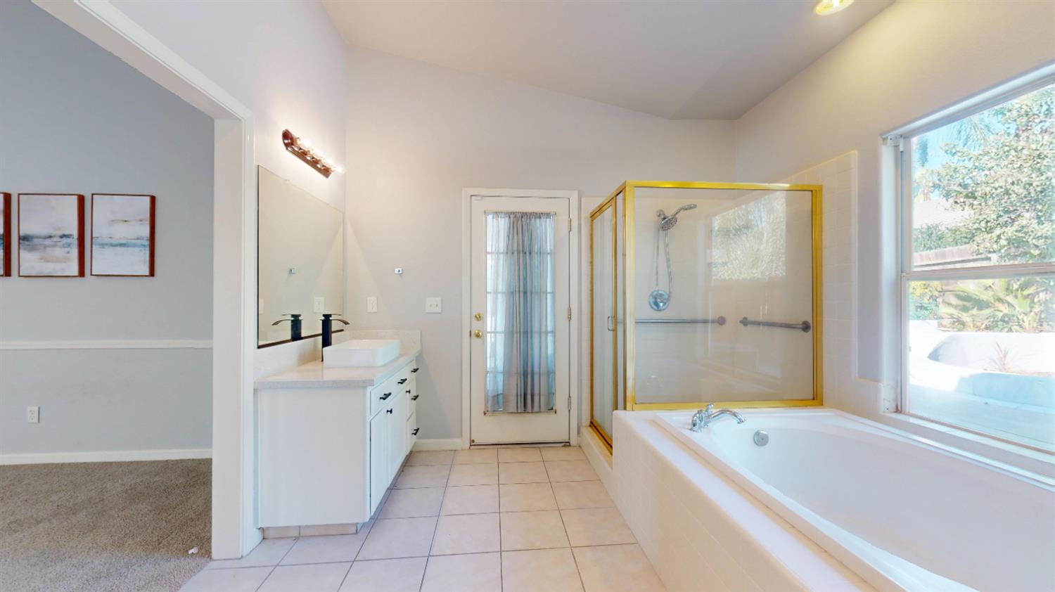 2944 E Christopher Dr, Fresno, CA 93720