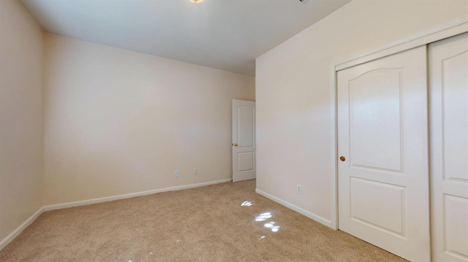 2944 E Christopher Dr, Fresno, CA 93720