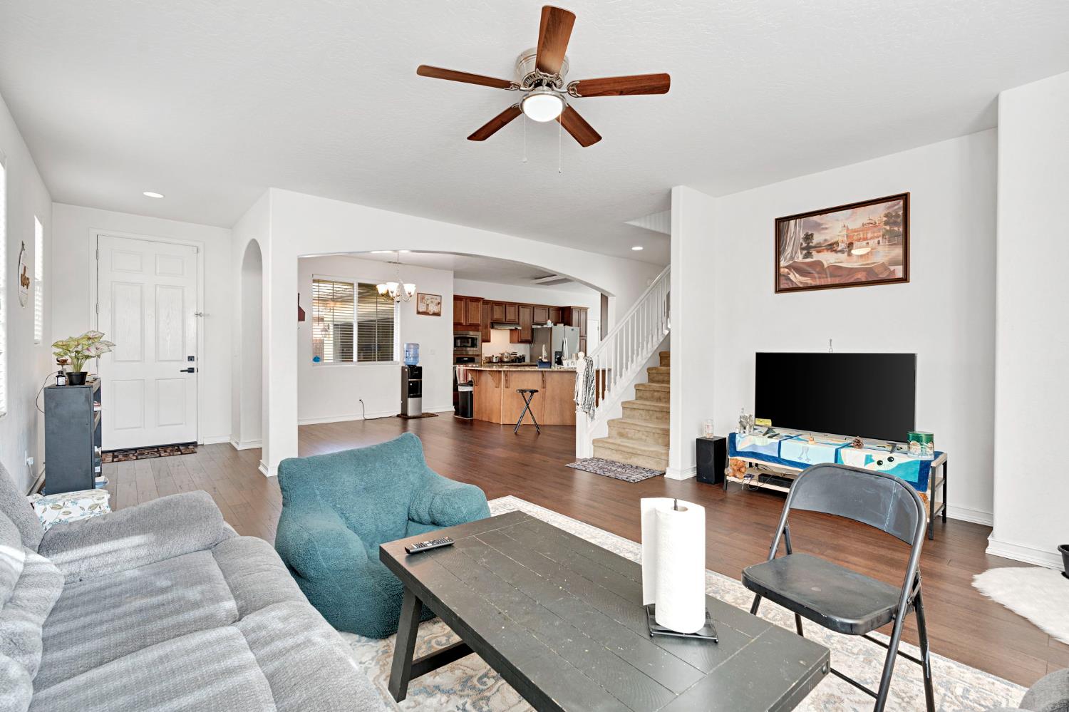 4421 W Pinsapo Dr, Fresno, CA 93722