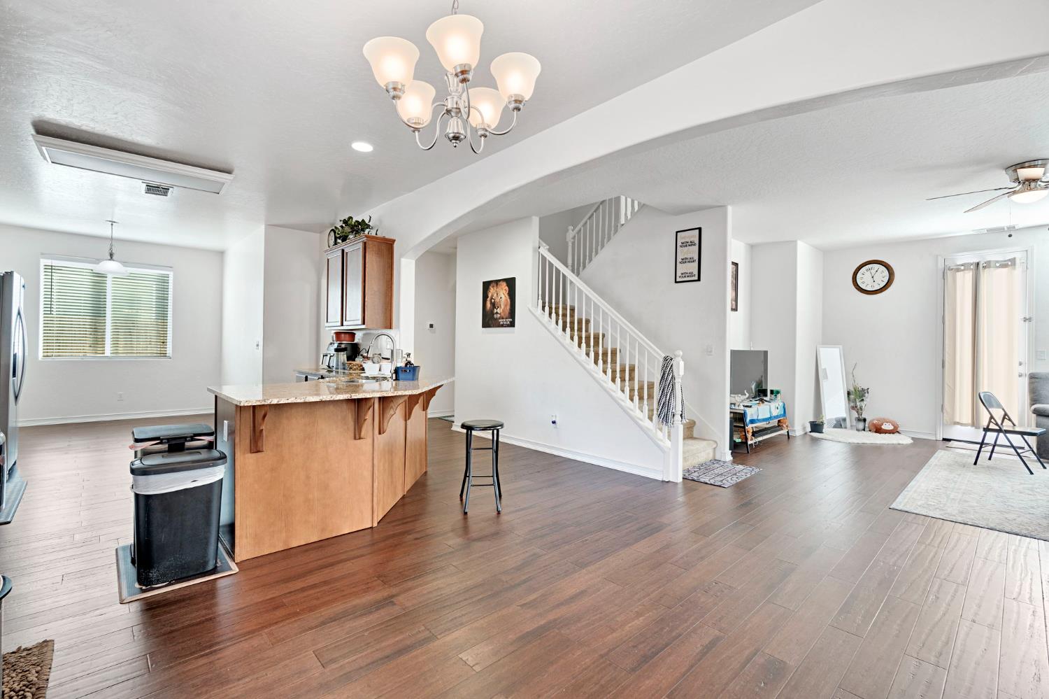 4421 W Pinsapo Dr, Fresno, CA 93722