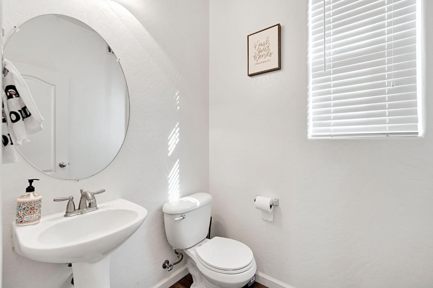 4421 W Pinsapo Dr, Fresno, CA 93722