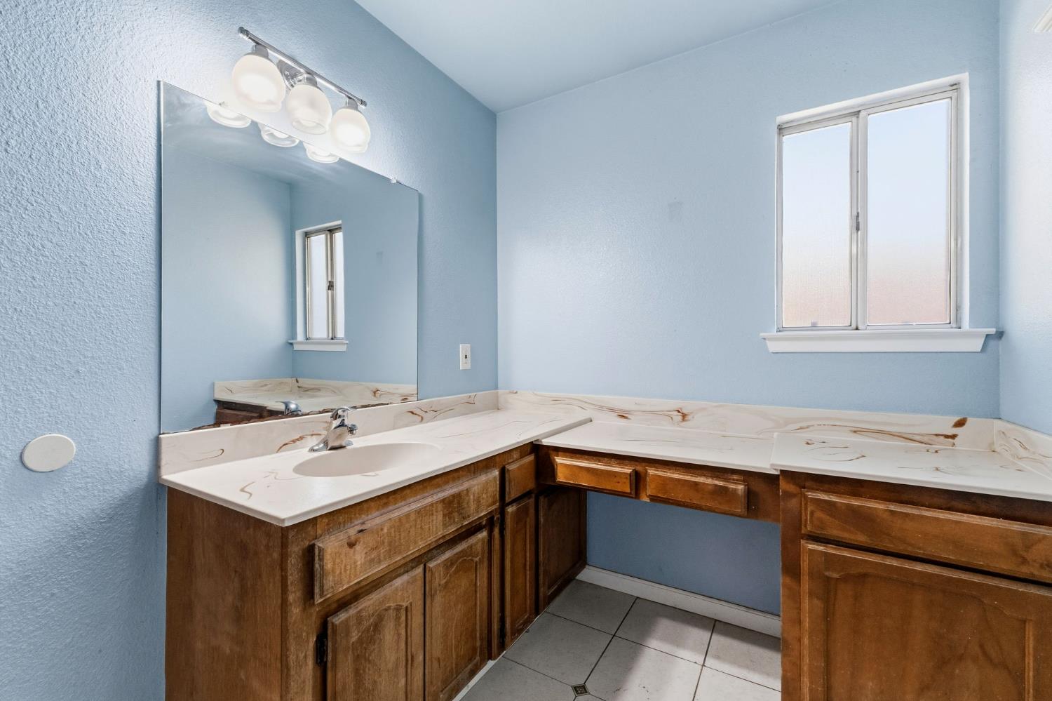 5038 W Donner Ave, Fresno, CA 93722