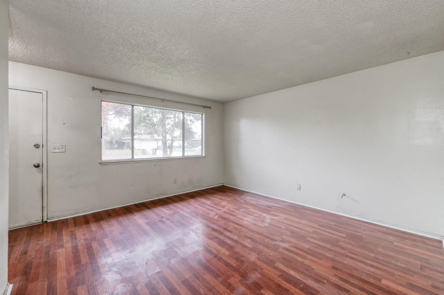 3068 W Fairmont Ave, Fresno, CA 93722