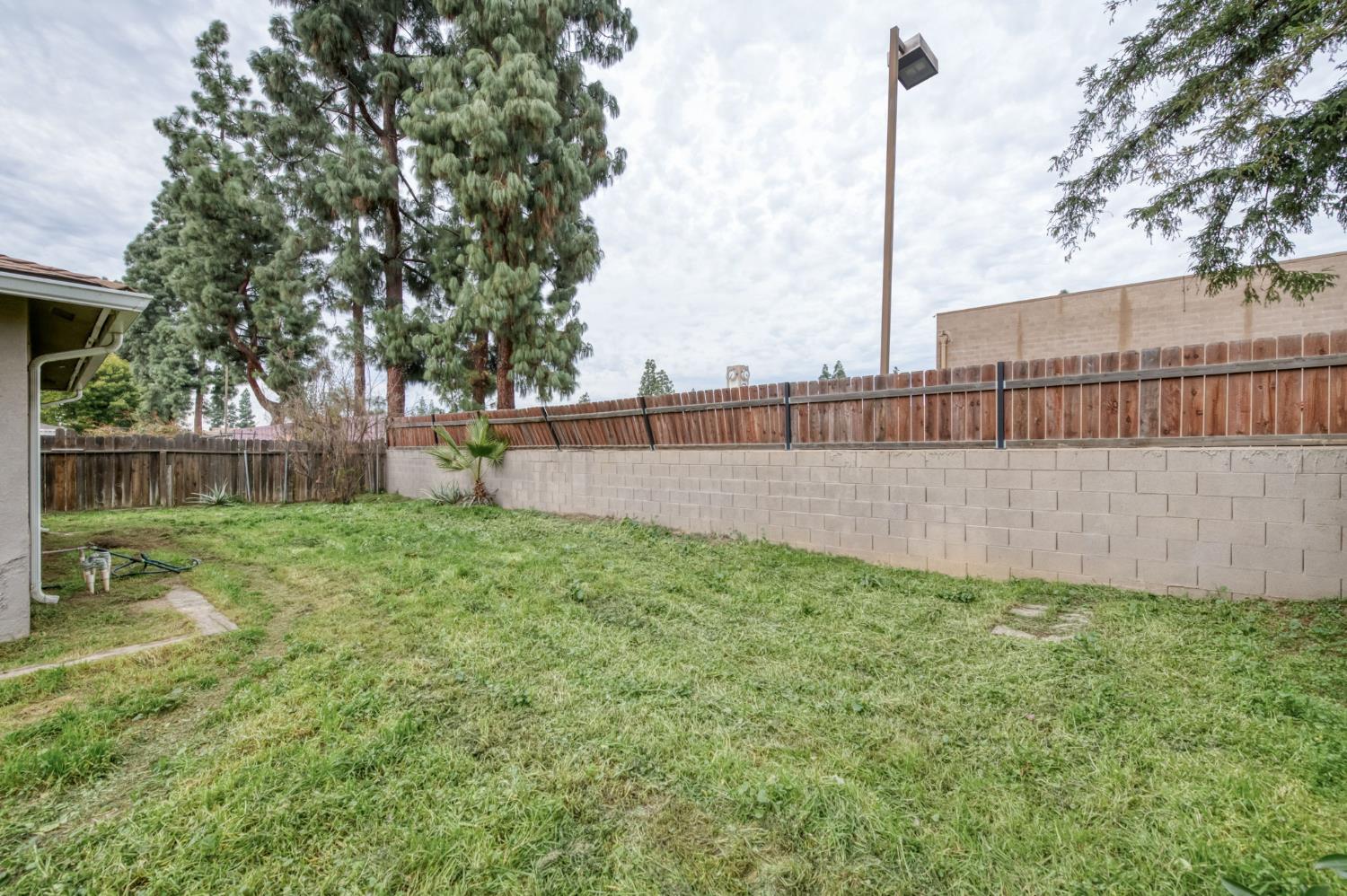 3068 W Fairmont Ave, Fresno, CA 93722