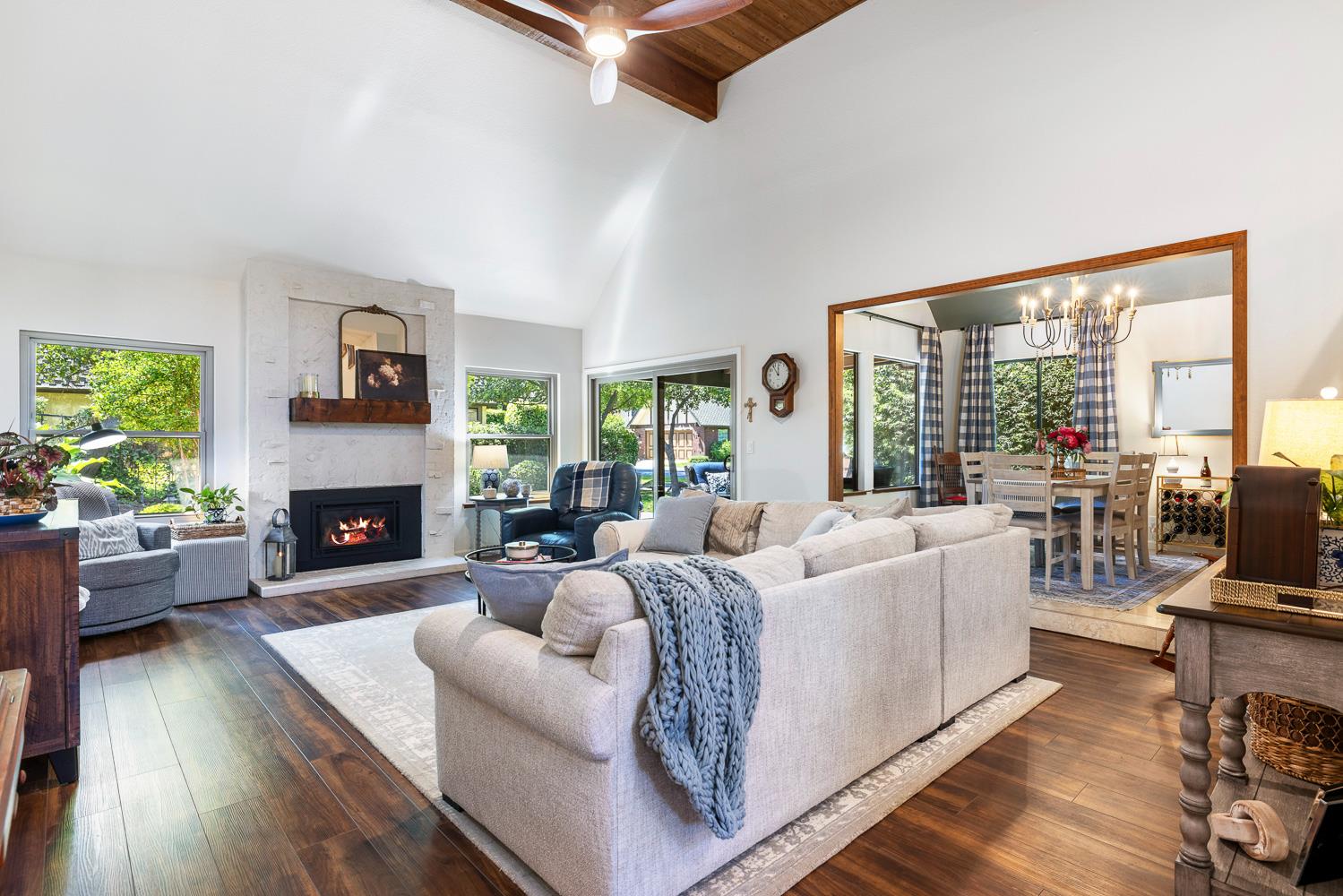 2827 W Compton Ct, Fresno, CA 93711