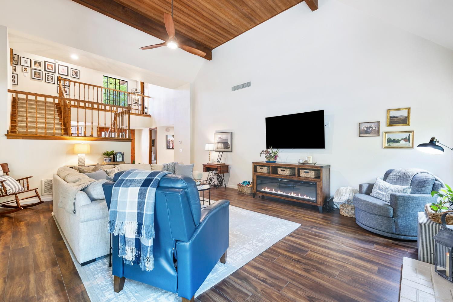 2827 W Compton Ct, Fresno, CA 93711