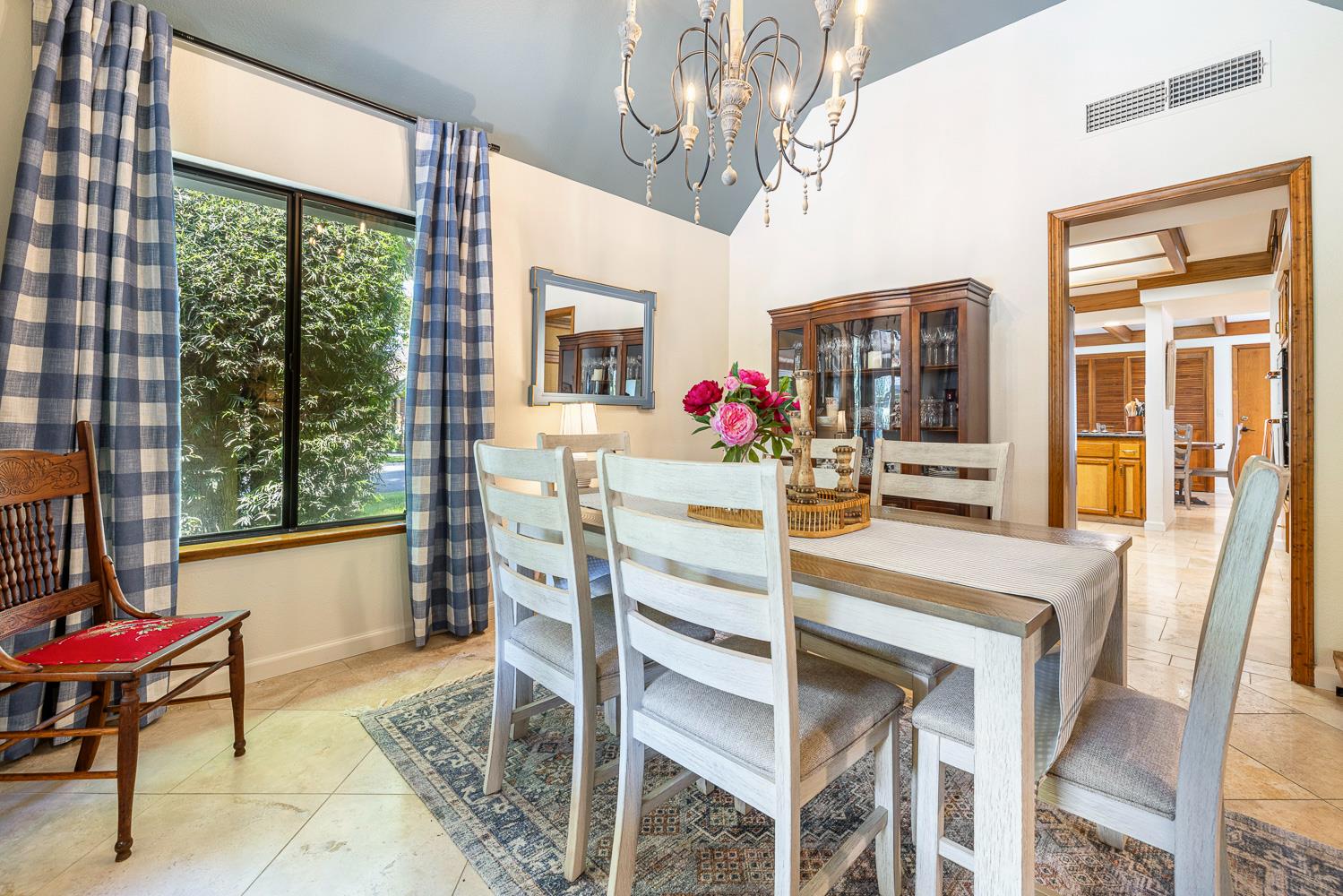 2827 W Compton Ct, Fresno, CA 93711