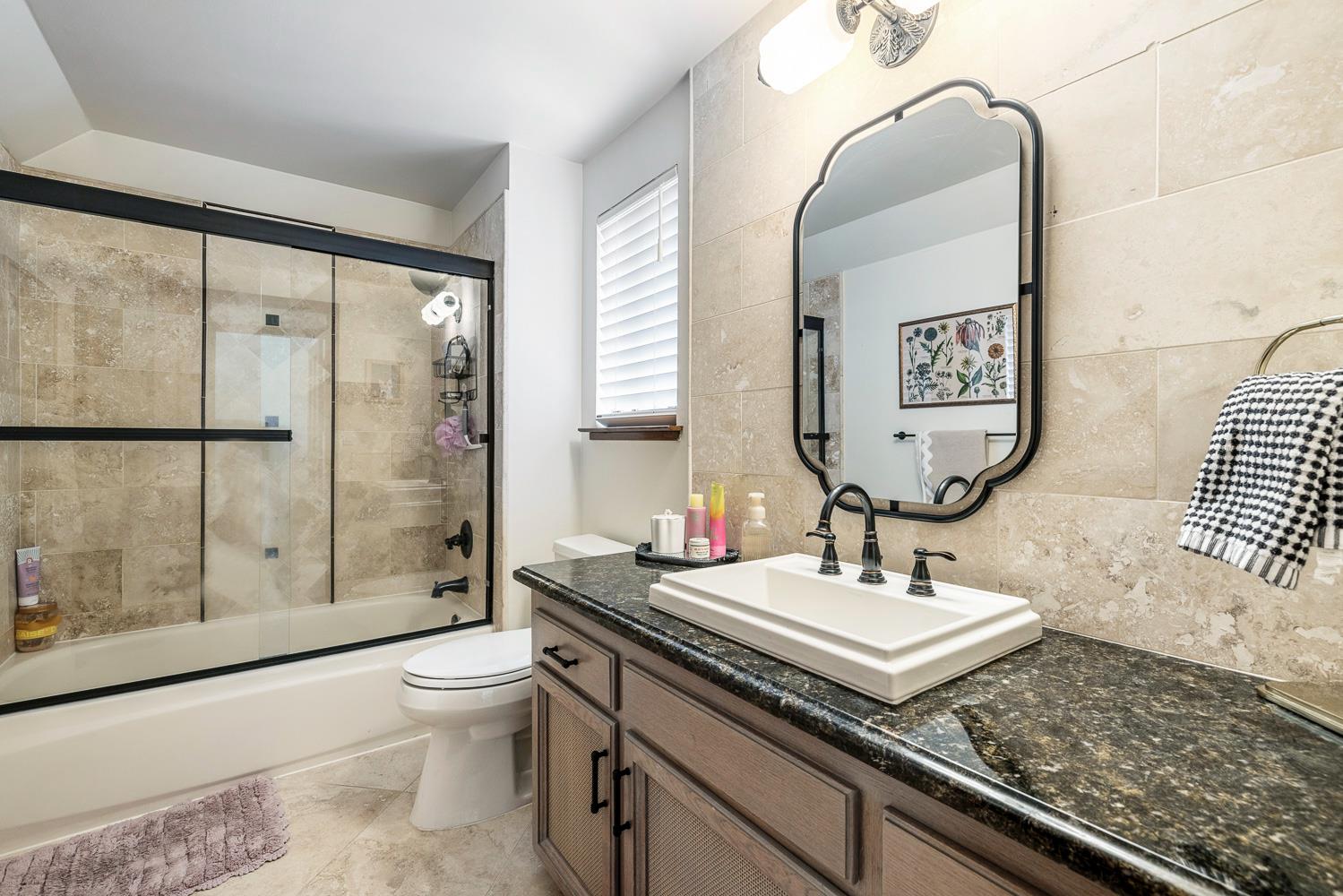 2827 W Compton Ct, Fresno, CA 93711