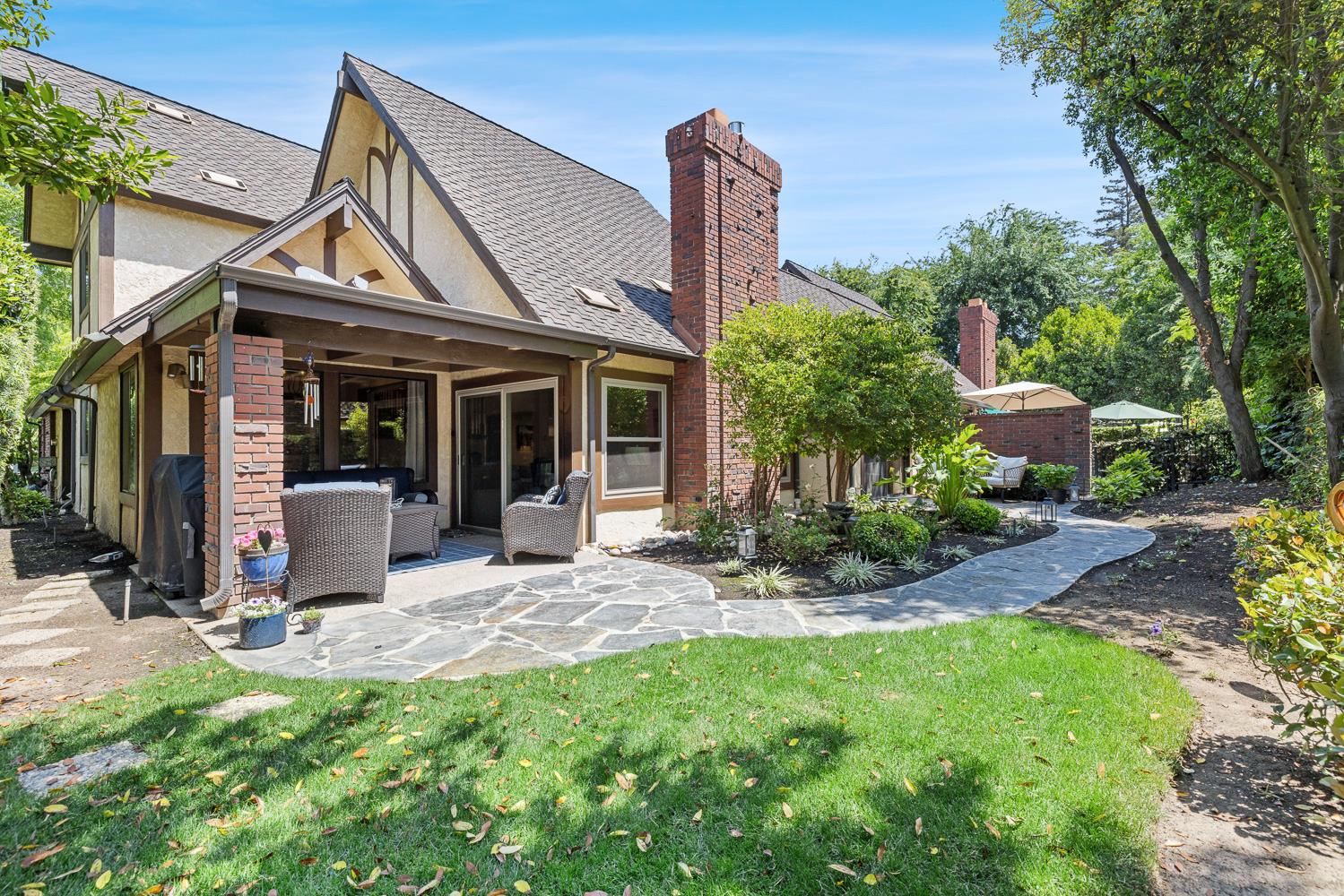 2827 W Compton Ct, Fresno, CA 93711