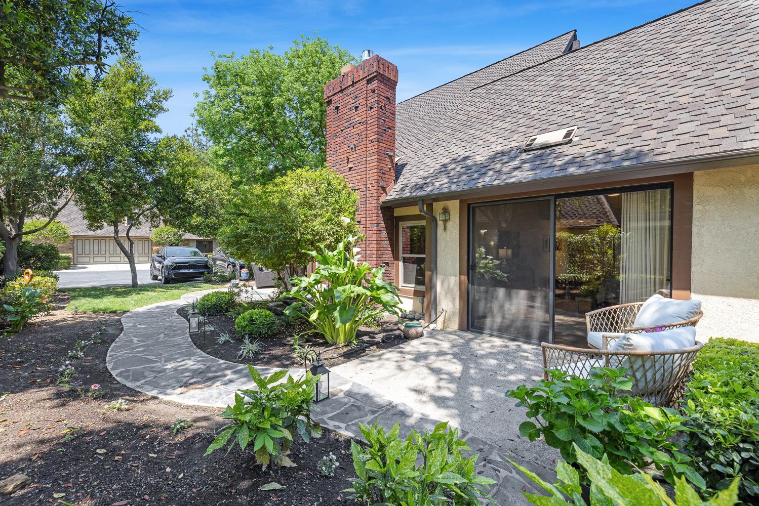 2827 W Compton Ct, Fresno, CA 93711