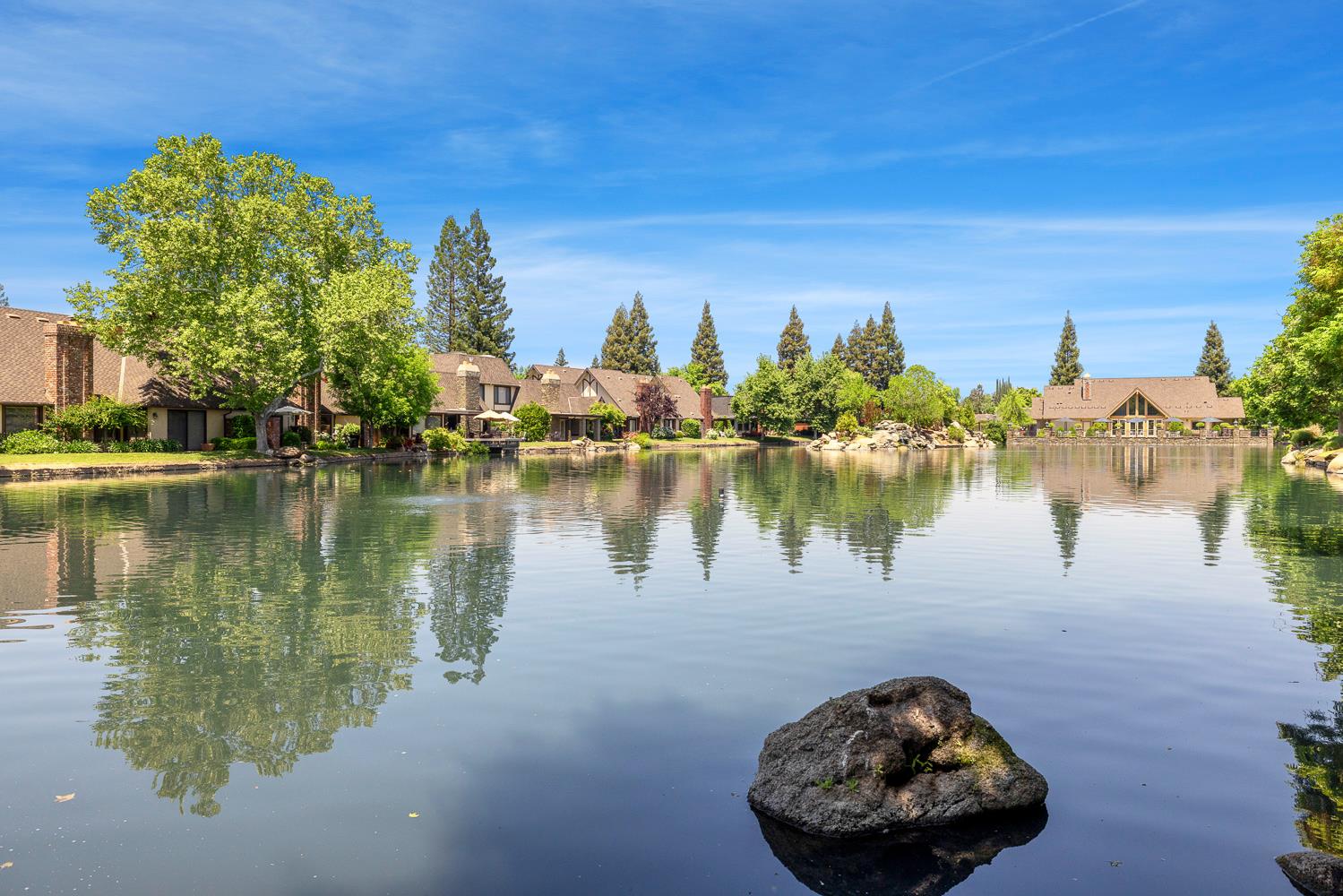 2827 W Compton Ct, Fresno, CA 93711