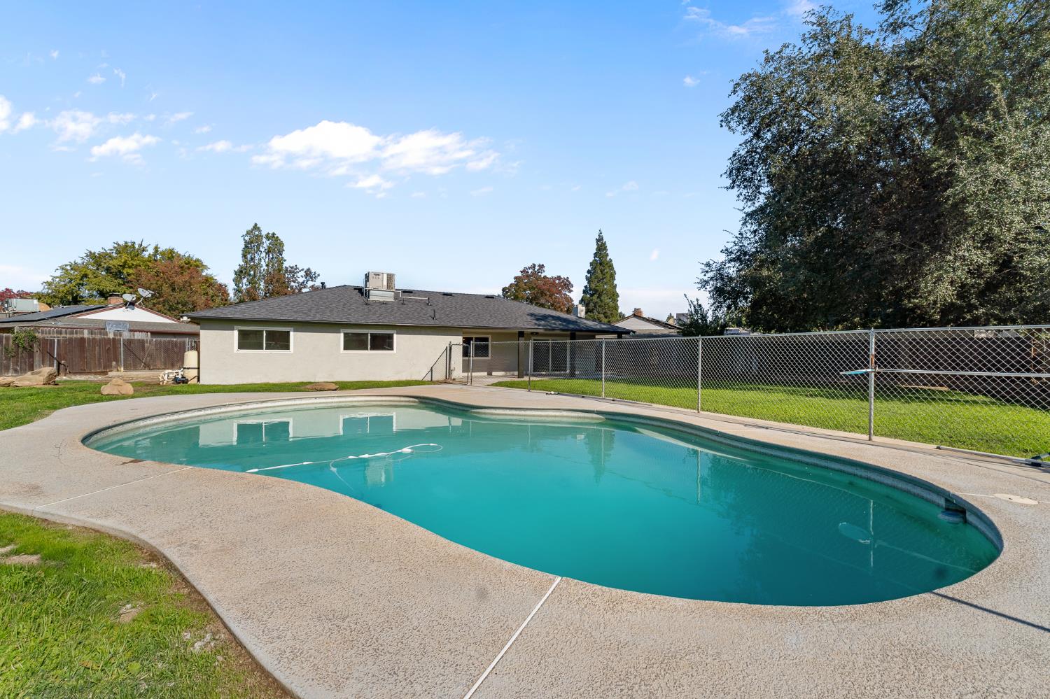 5443 N Prospect Ave, Fresno, CA 93711